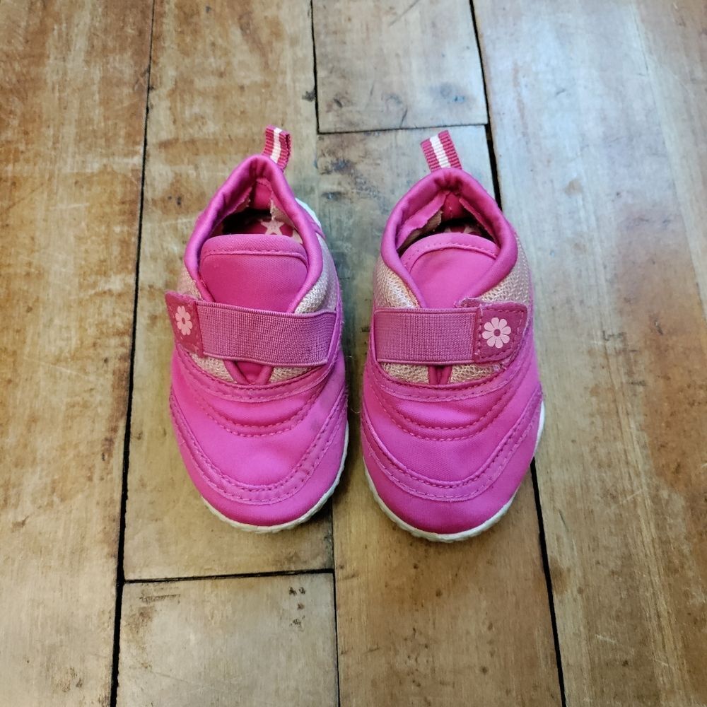 Koala kids size 6 water shoes girls pink summer vacation beach